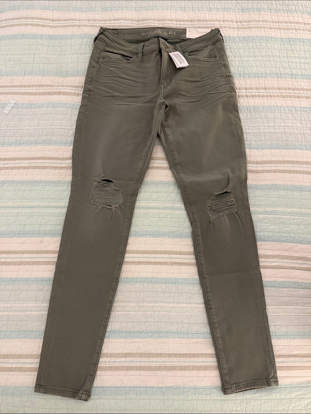American Eagle  Olive Jeggings with Knee Distress - NWT - 12 Long 👖